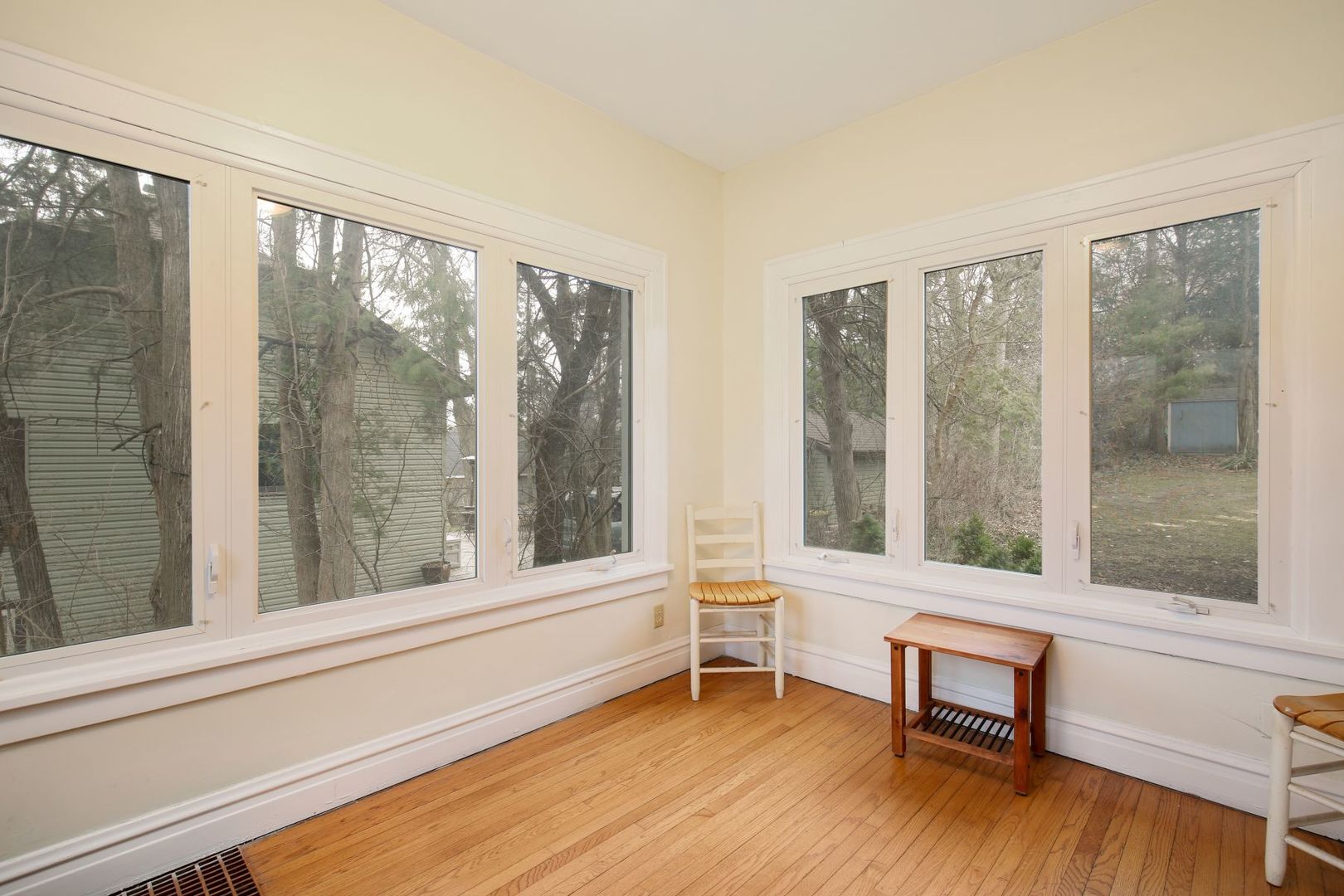 101 MAPLE Avenue - Thumbnail 4