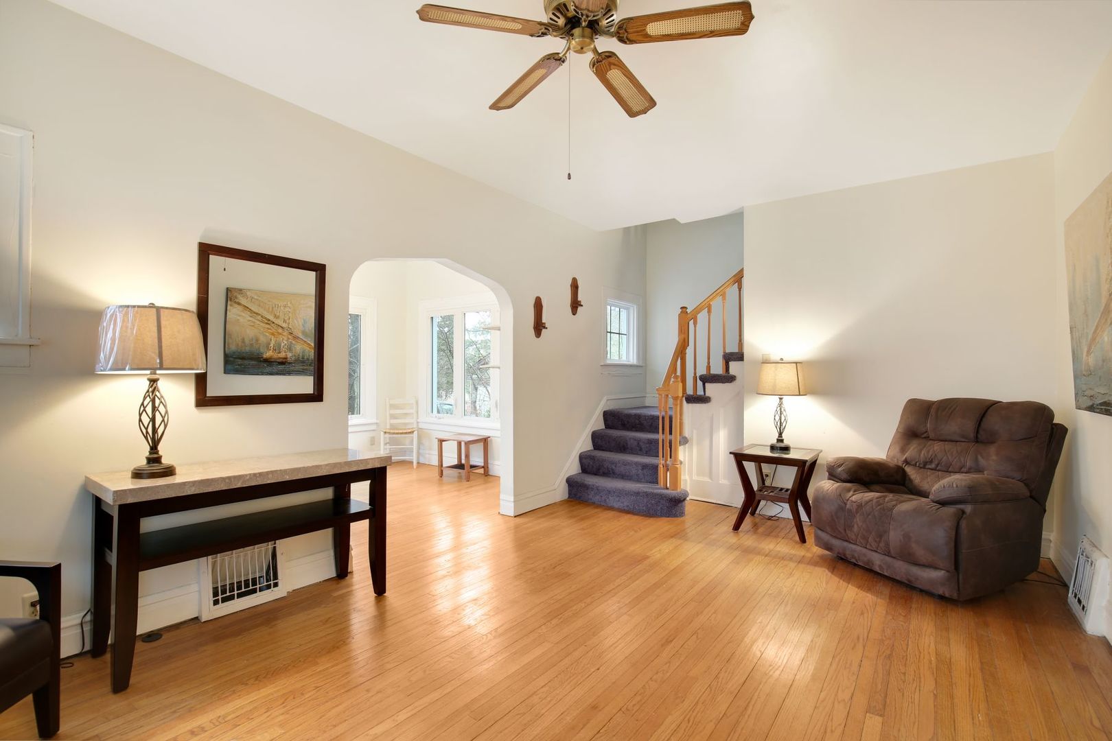 101 MAPLE Avenue - Thumbnail 2