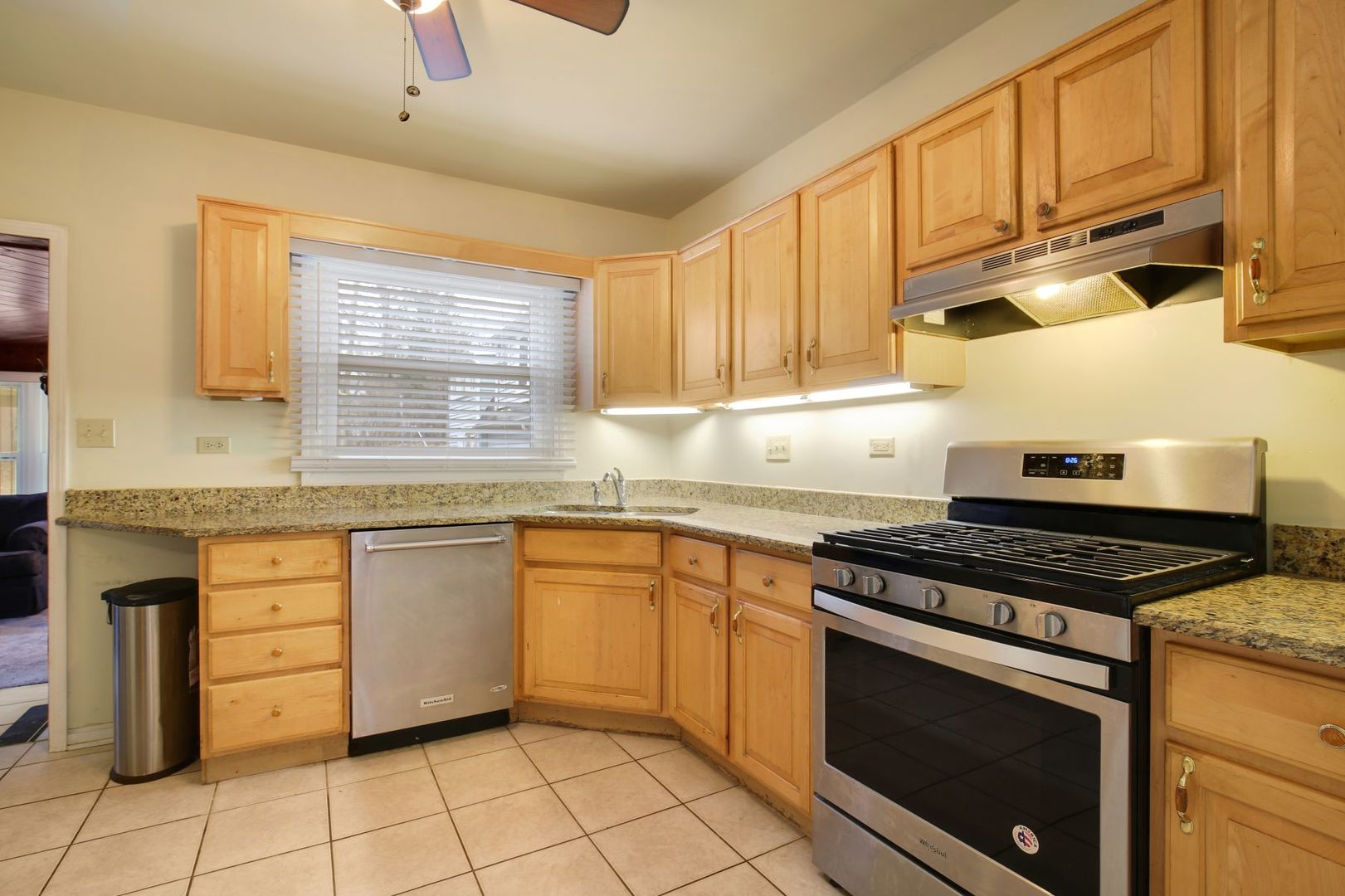 101 MAPLE Avenue - Thumbnail 5