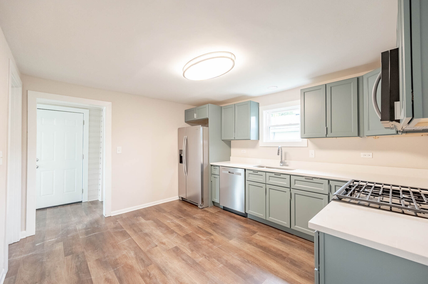 3027 141st Street - Thumbnail 4