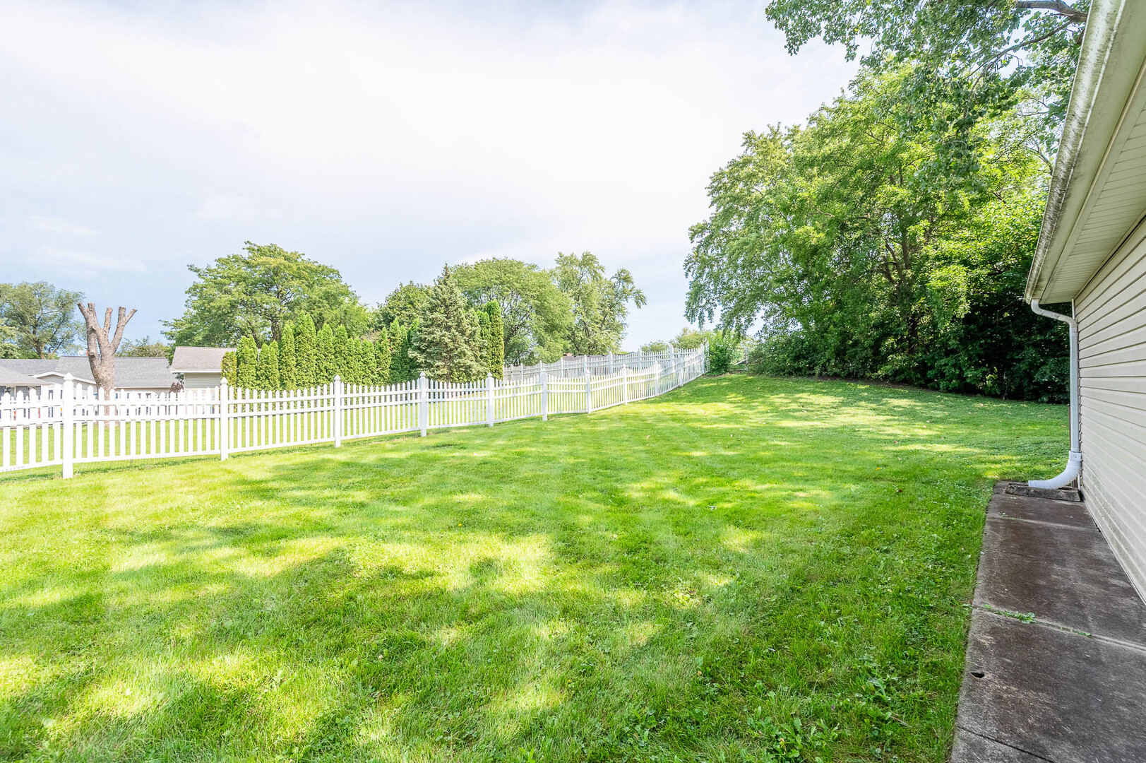 437 Braintree Drive - Thumbnail 16