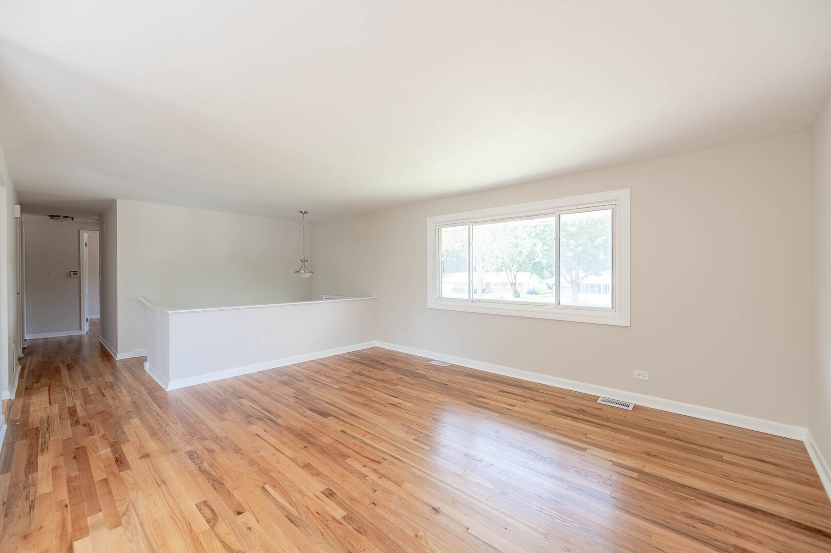 437 Braintree Drive - Thumbnail 3
