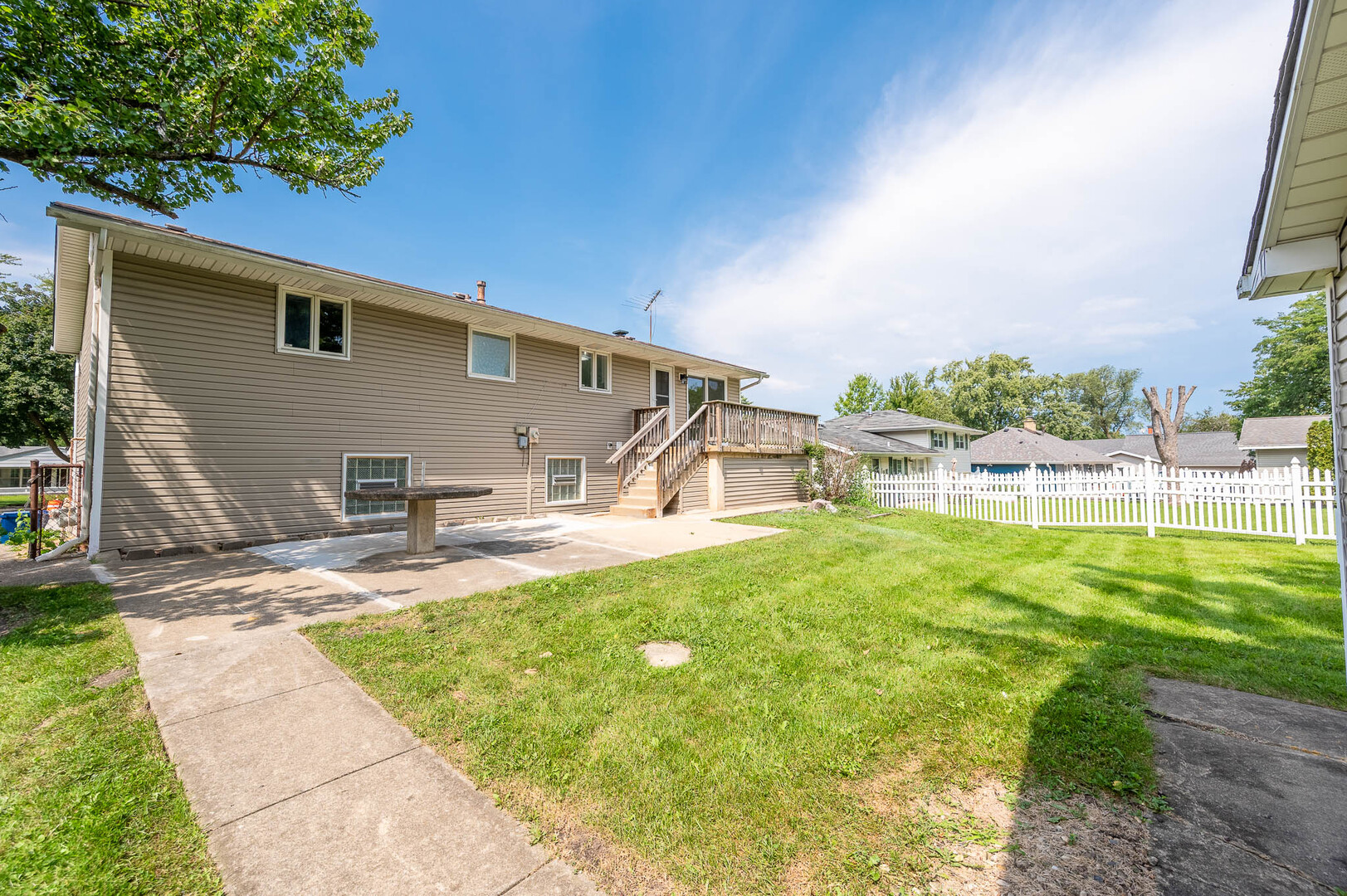 437 Braintree Drive - Thumbnail 17
