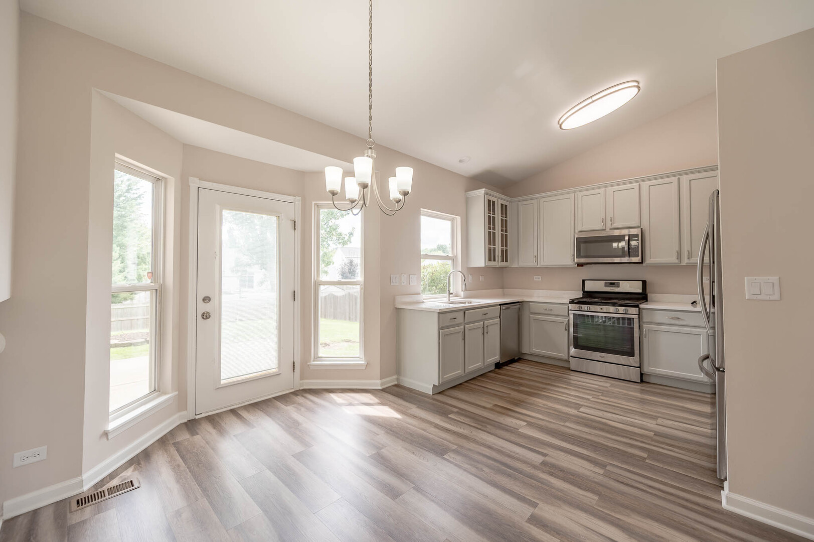 636 Hamilton Lane - Thumbnail 4
