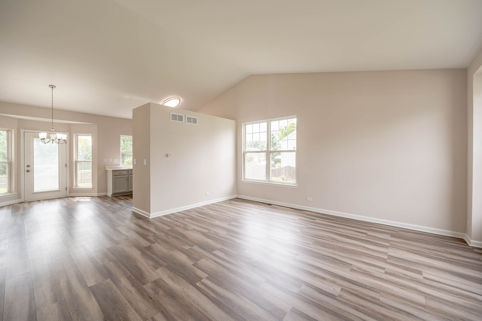 636 Hamilton Lane - Thumbnail 2