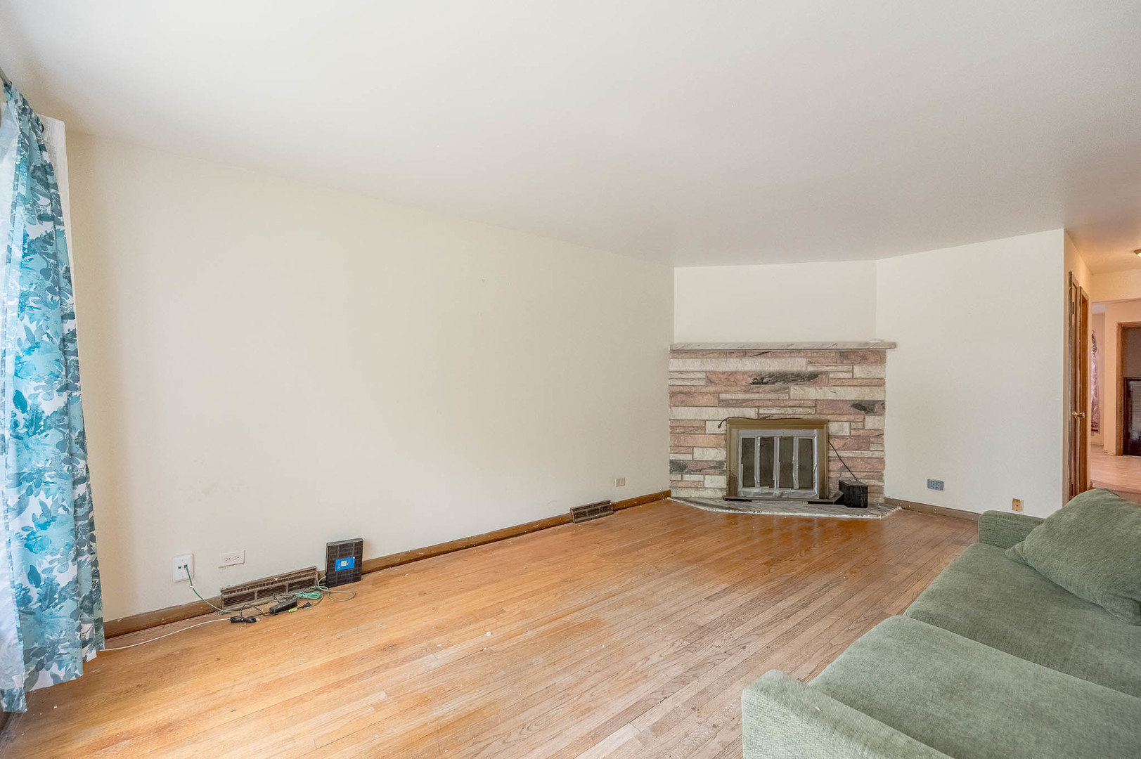 14446 Minerva Avenue - Thumbnail 2