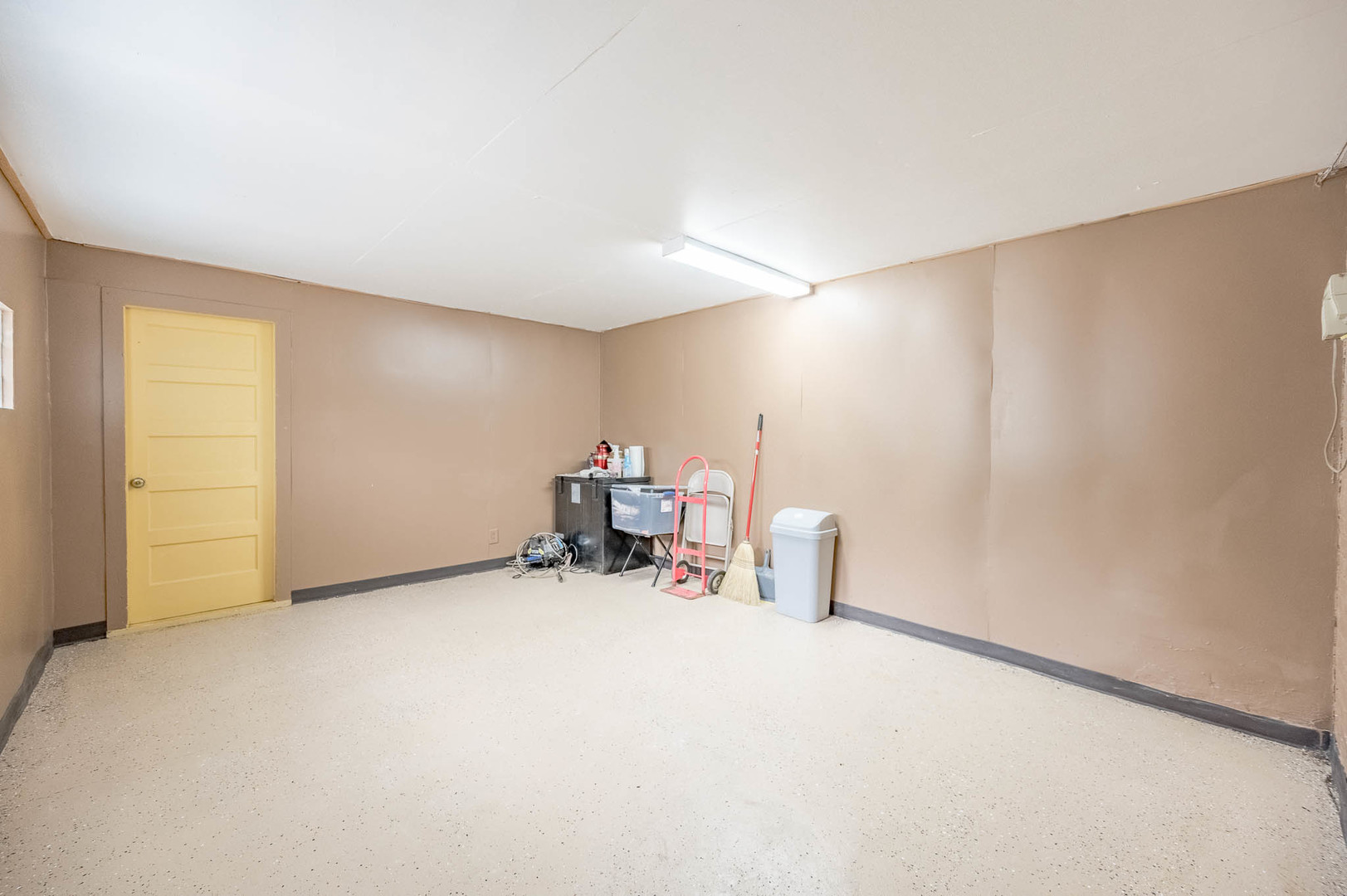 14446 Minerva Avenue - Thumbnail 12