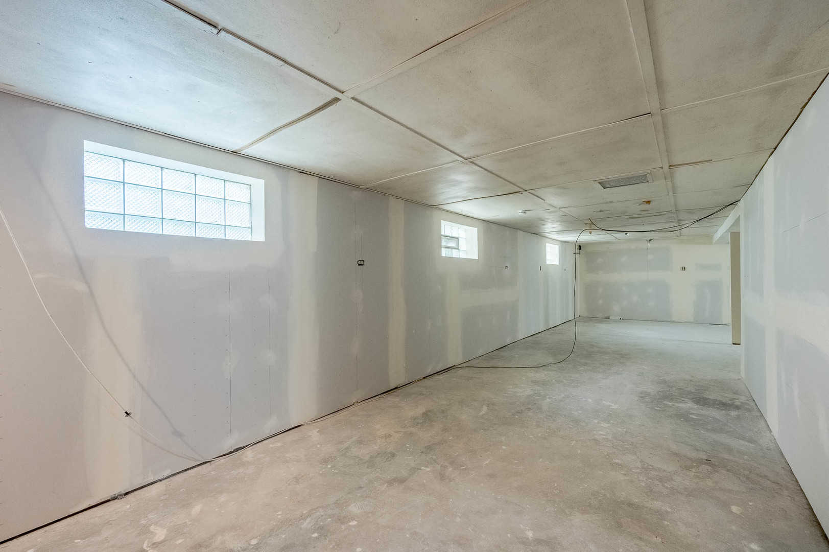 14446 Minerva Avenue - Thumbnail 11