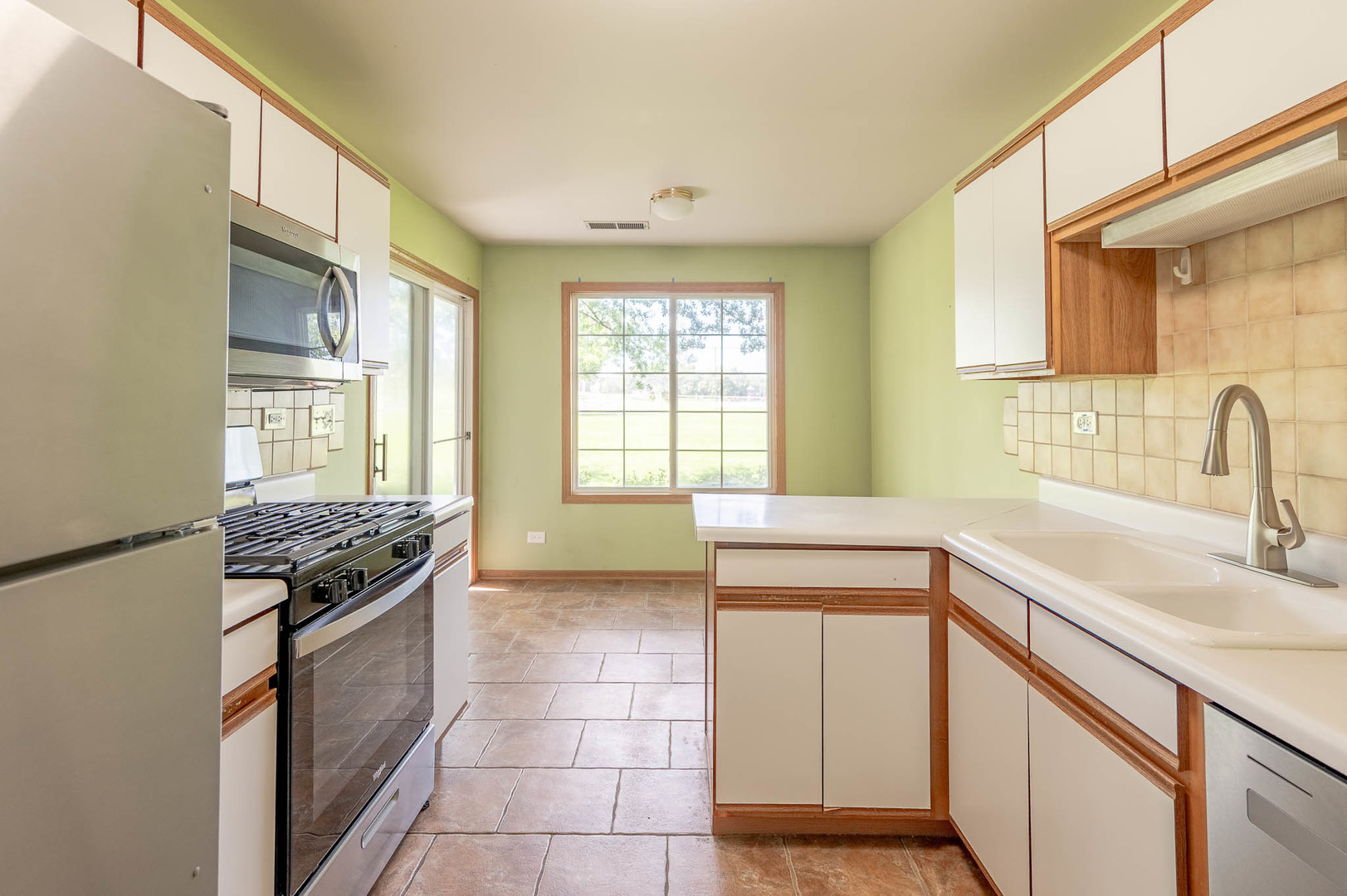 250 Ashbury Lane - Thumbnail 4