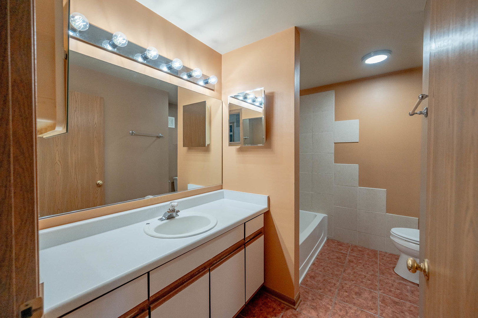 250 Ashbury Lane - Thumbnail 7
