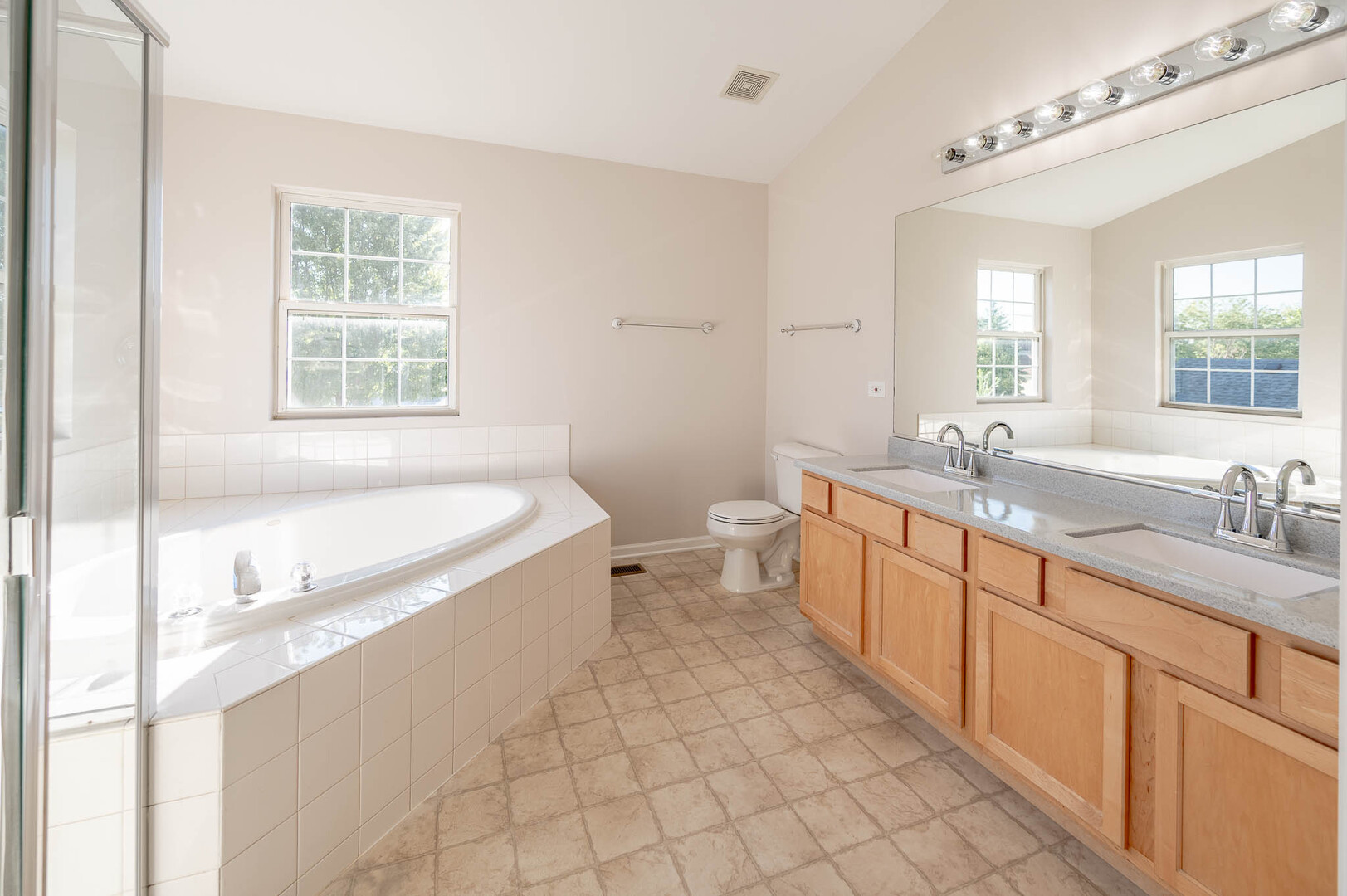 1401 Bridgehampton Drive - Thumbnail 11