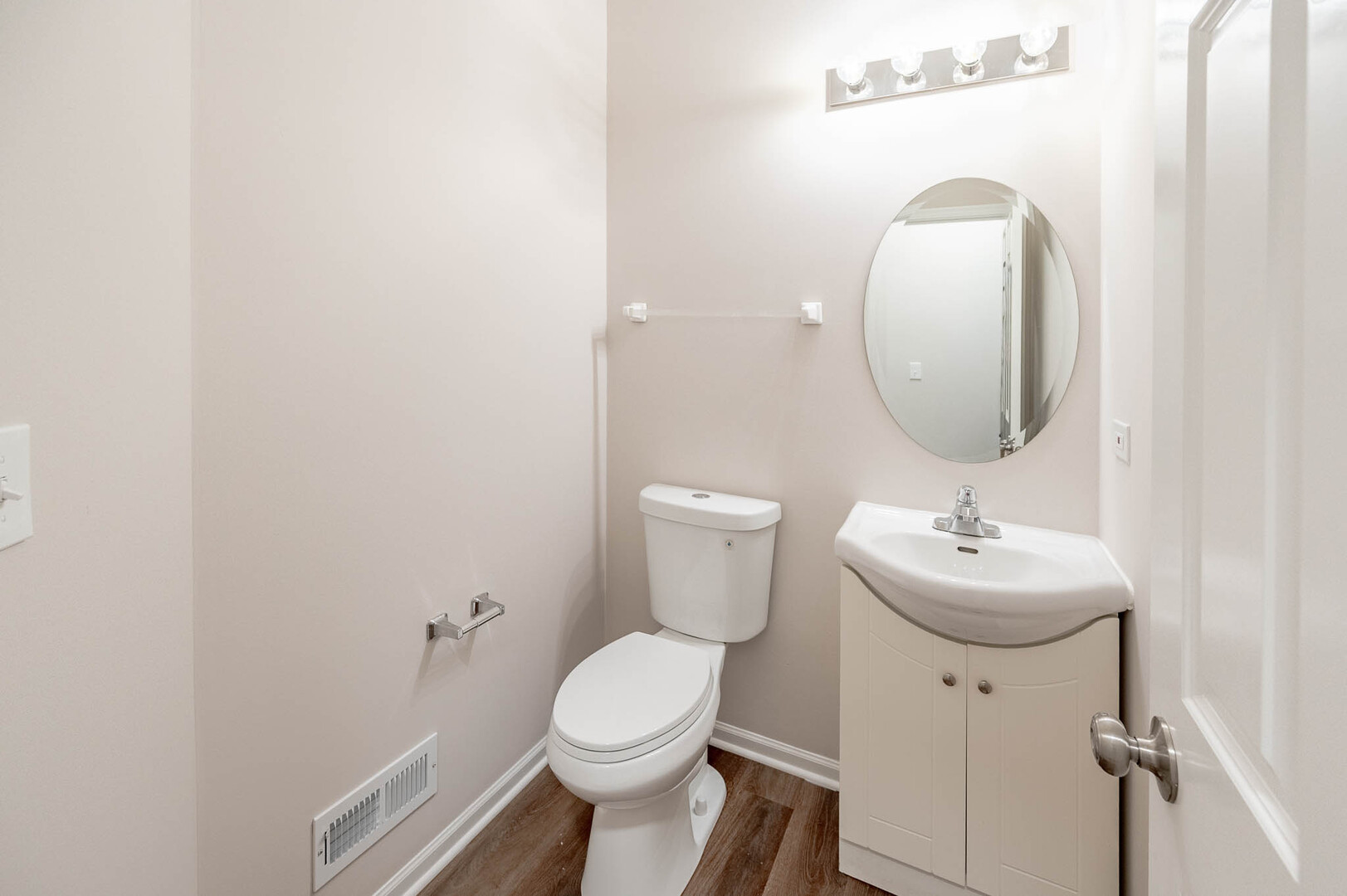 1401 Bridgehampton Drive - Thumbnail 9