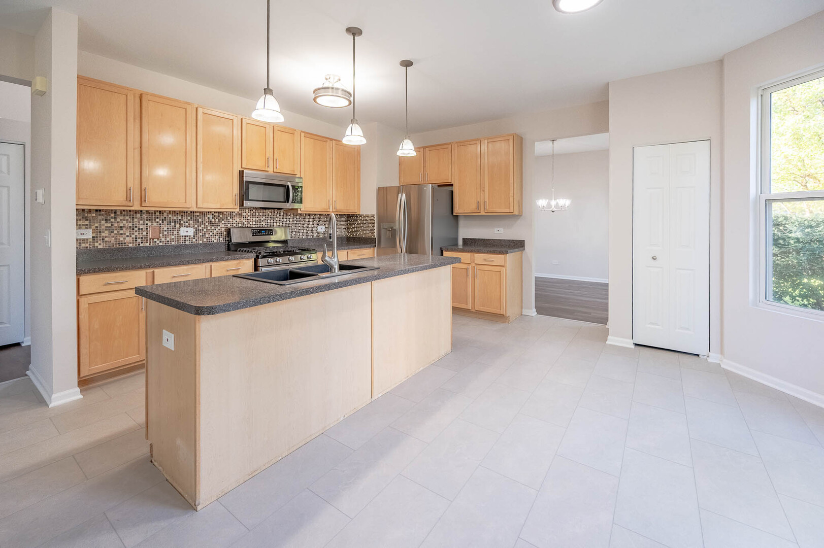 1401 Bridgehampton Drive - Thumbnail 5