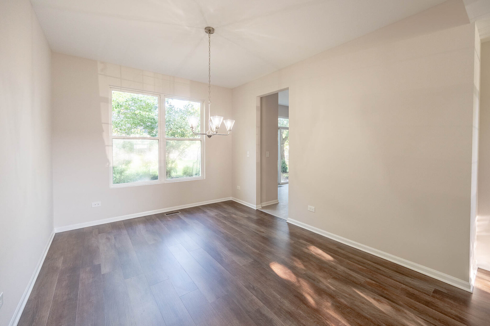 1401 Bridgehampton Drive - Thumbnail 4