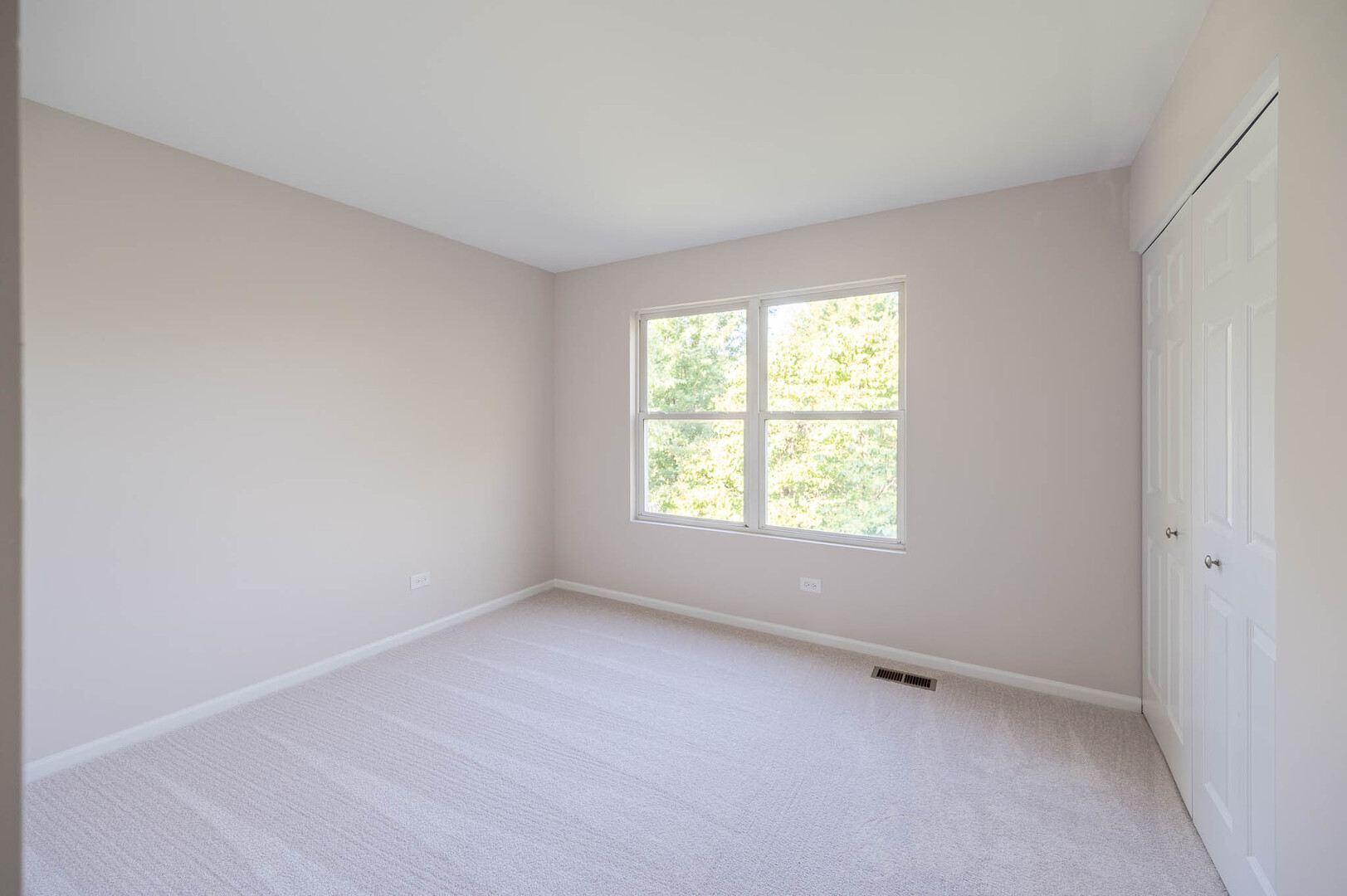 1401 Bridgehampton Drive - Thumbnail 14