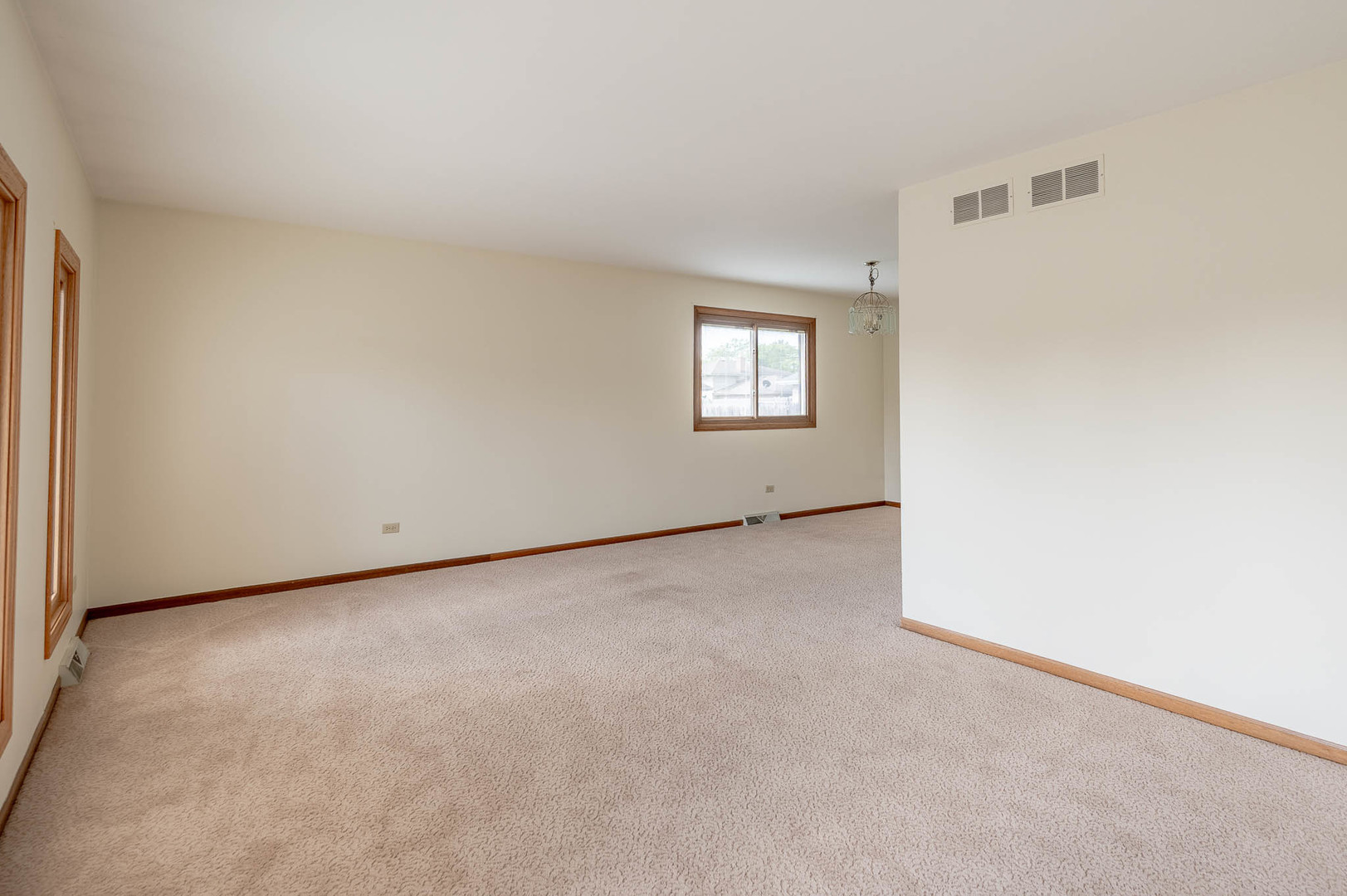 19250 Wentworth Avenue - Thumbnail 2
