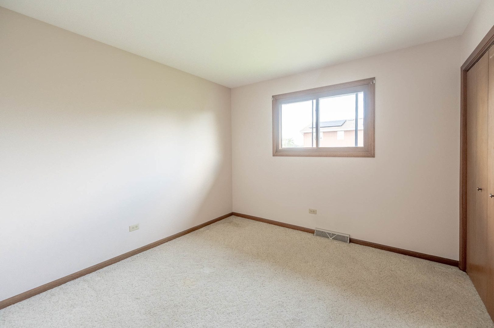 19250 Wentworth Avenue - Thumbnail 11
