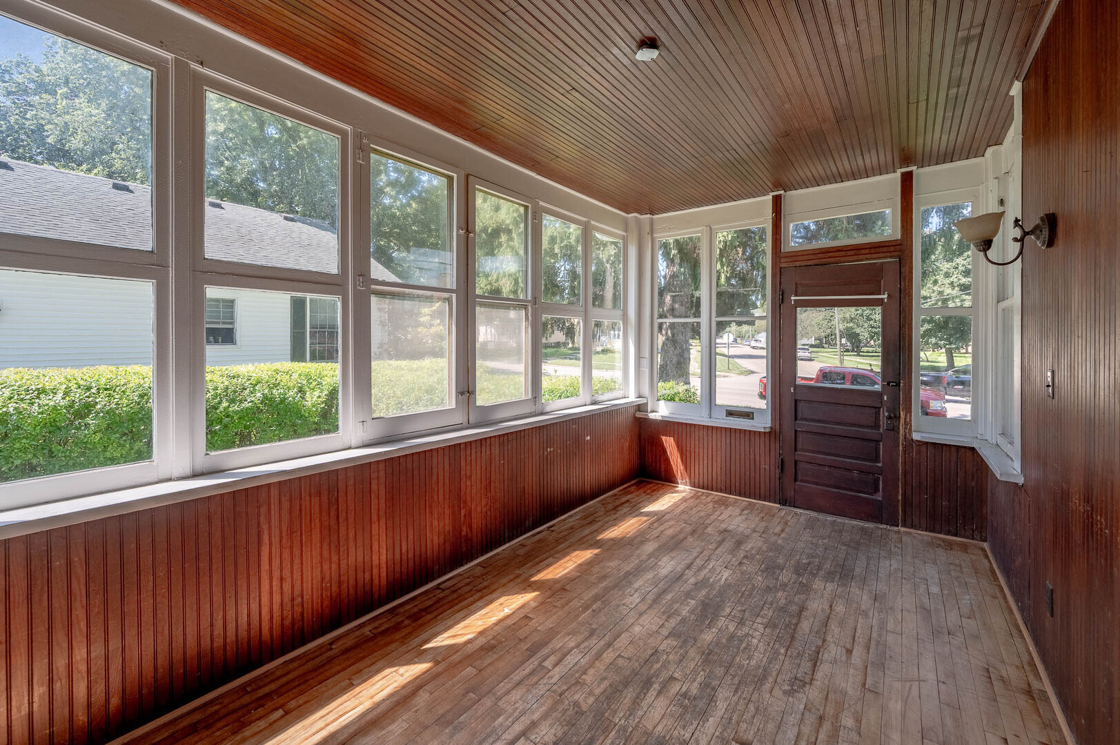 738 1st Street - Thumbnail 2