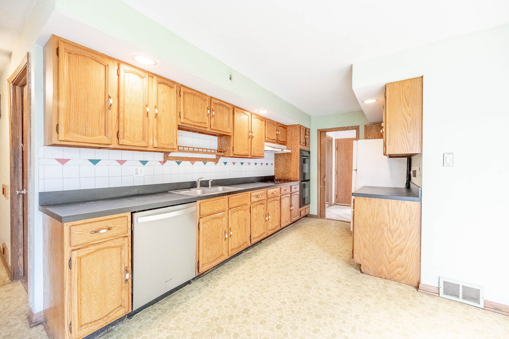 15612 Heather Court - Thumbnail 6