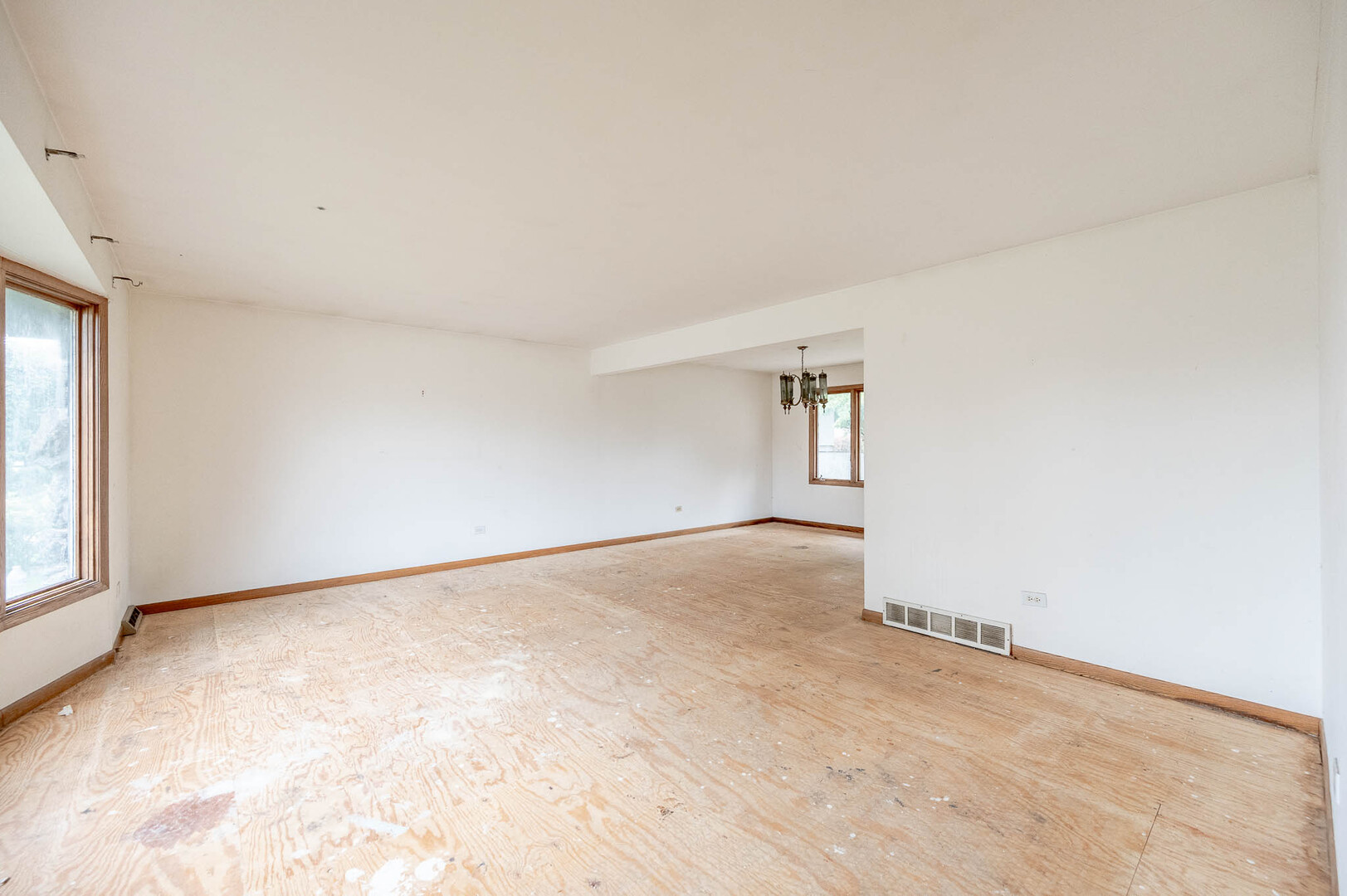 15612 Heather Court - Thumbnail 2