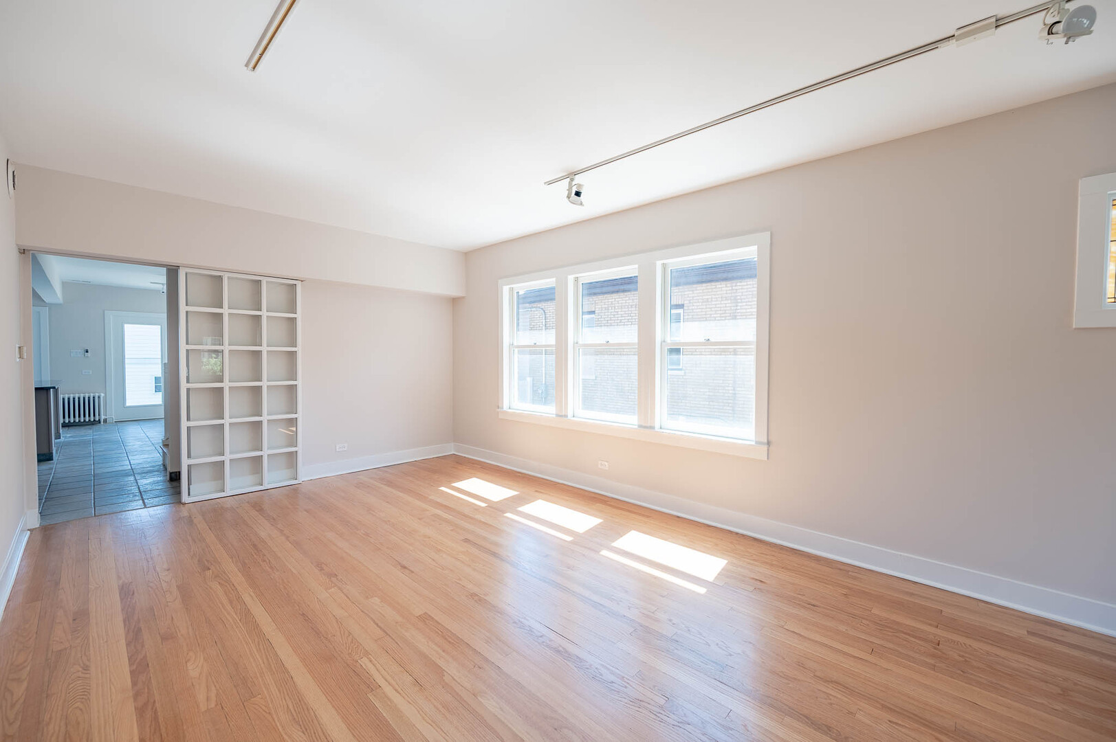 9841 Hoyne Avenue - Thumbnail 4