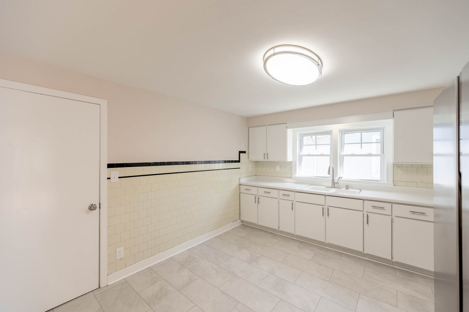 924 Broadway Avenue - Thumbnail 5