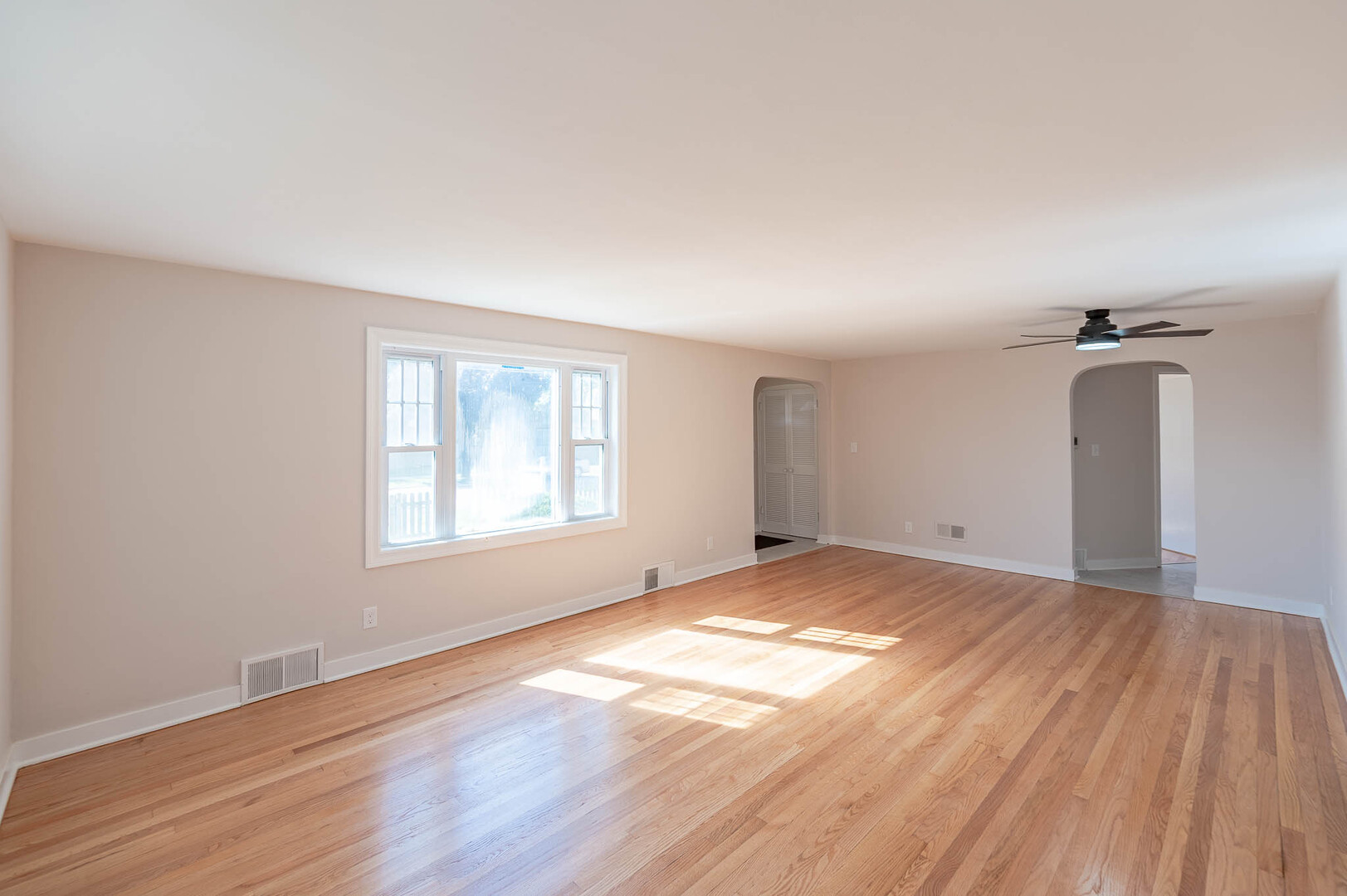 924 Broadway Avenue - Thumbnail 3