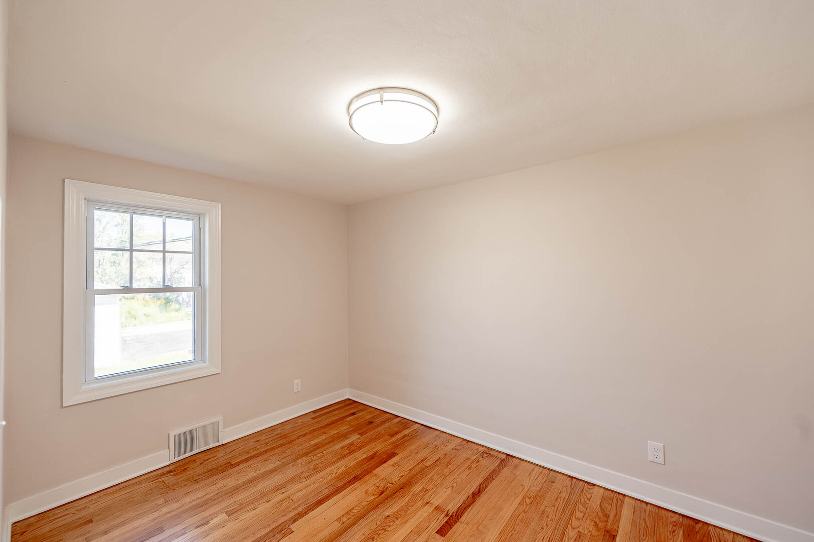 924 Broadway Avenue - Thumbnail 7