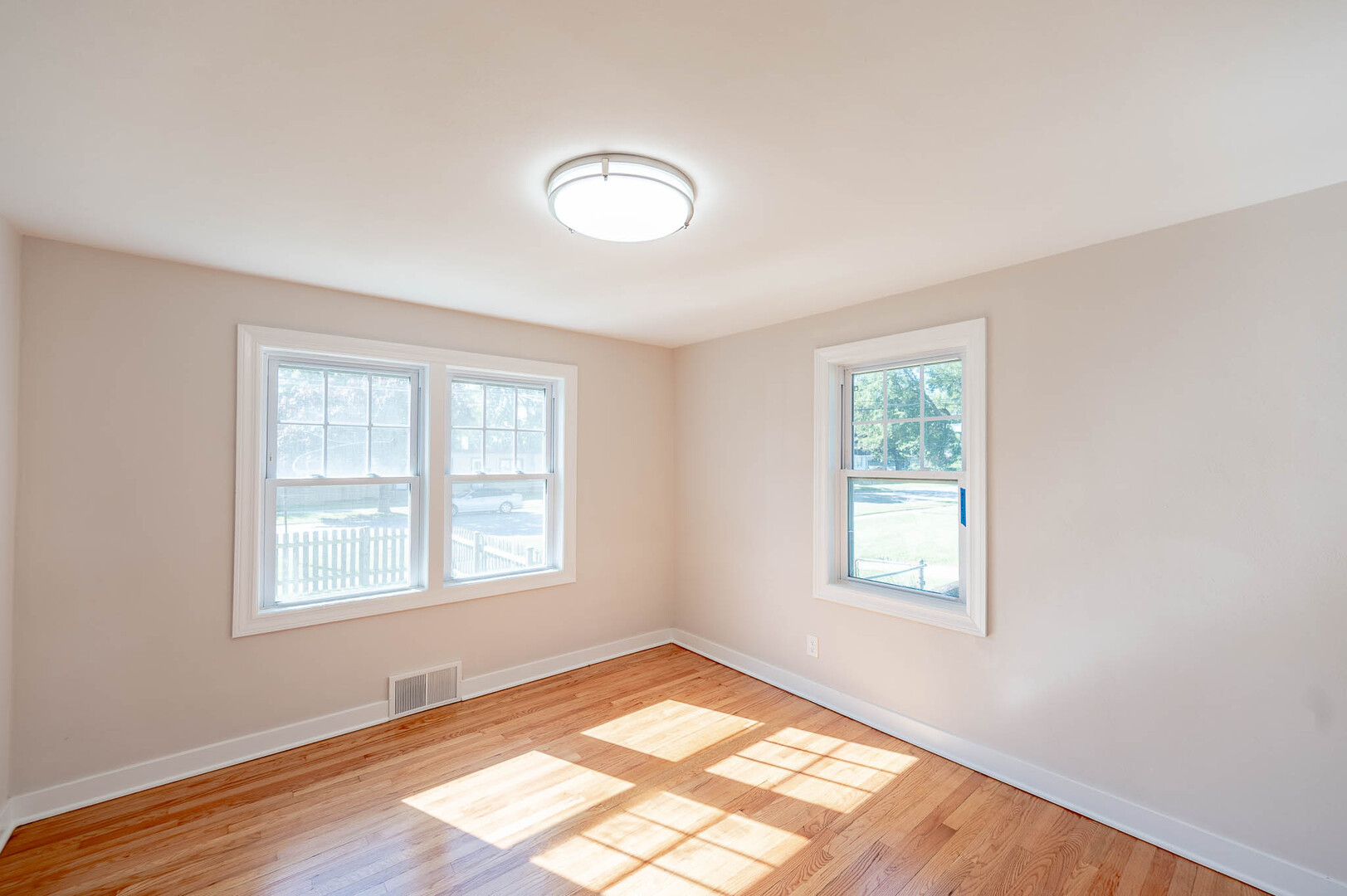 924 Broadway Avenue - Thumbnail 6