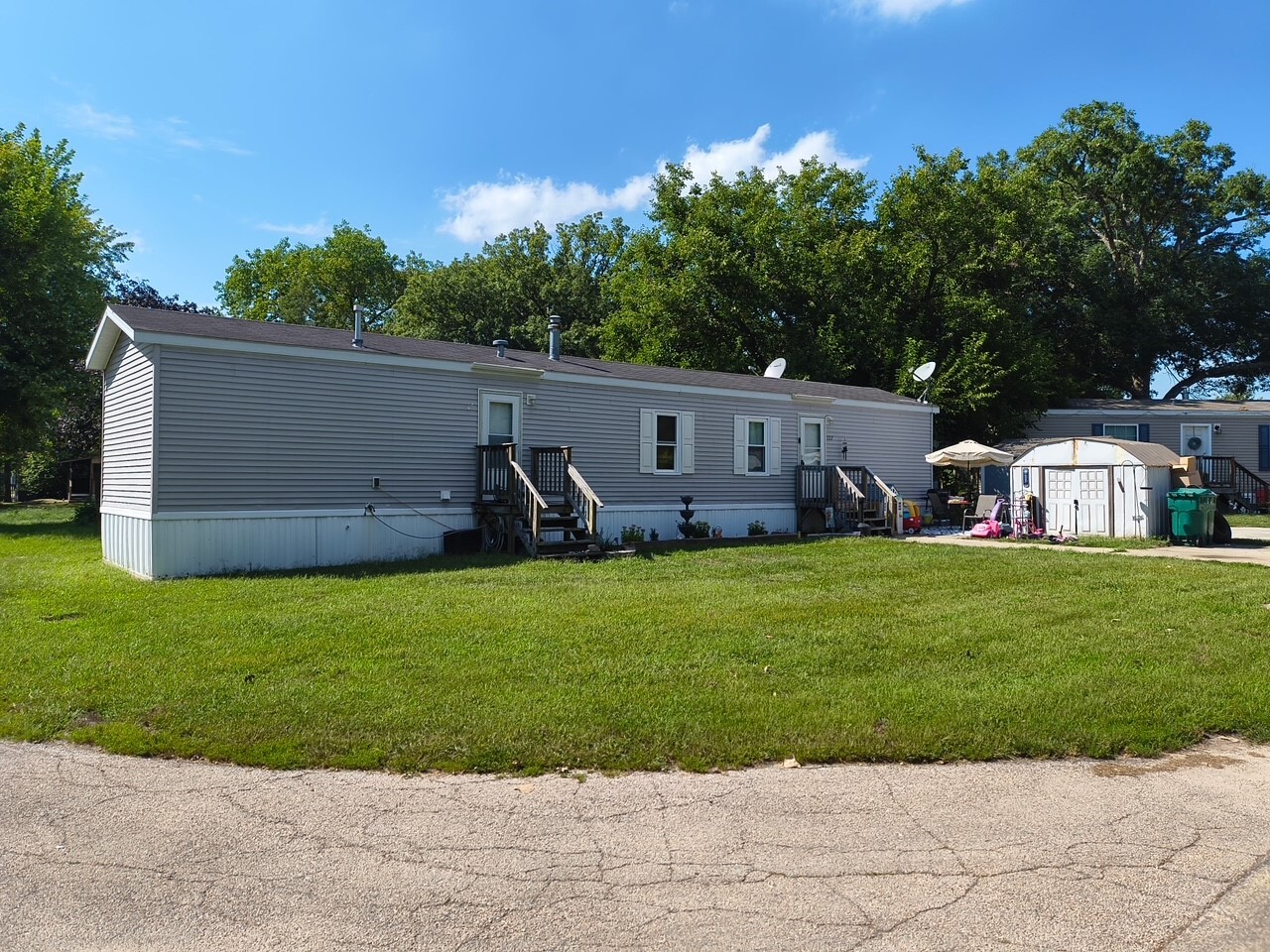 127 Pickwick Drive - Thumbnail 8
