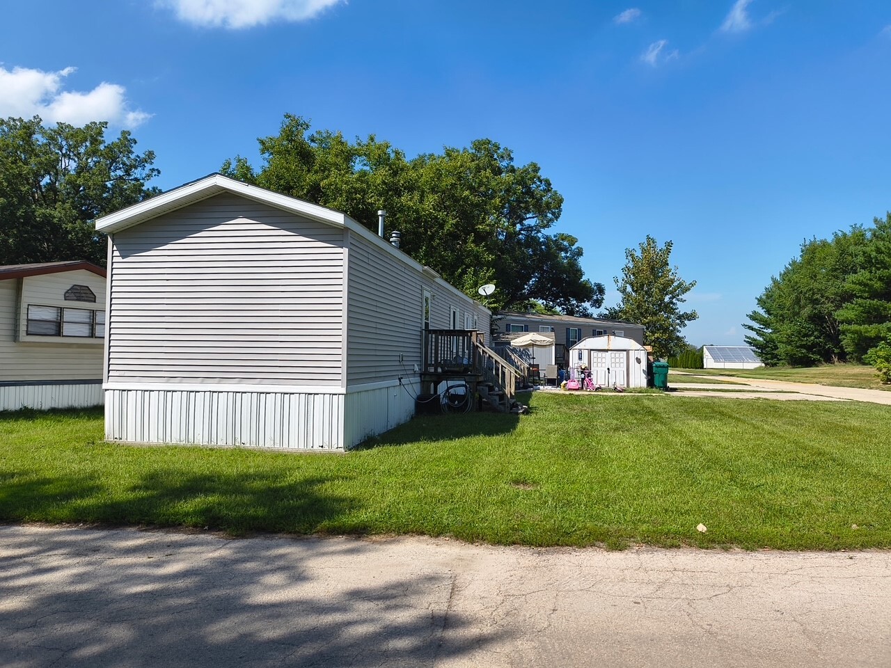 127 Pickwick Drive - Thumbnail 9