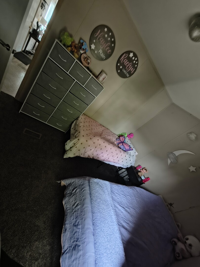 127 Pickwick Drive - Thumbnail 5