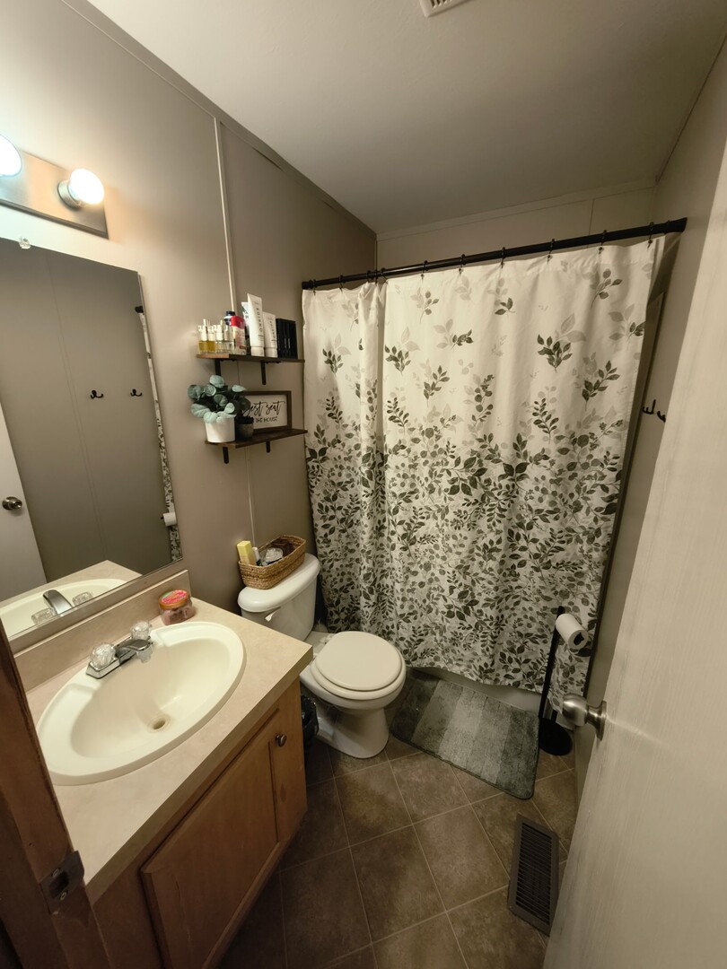 127 Pickwick Drive - Thumbnail 7