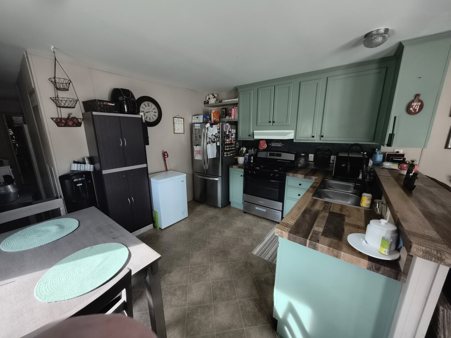 127 Pickwick Drive - Thumbnail 2