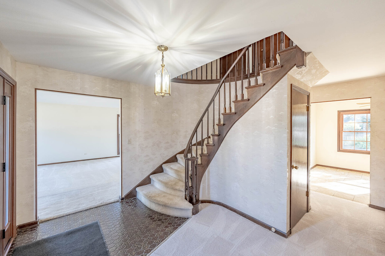1609 Barry Lane - Thumbnail 2