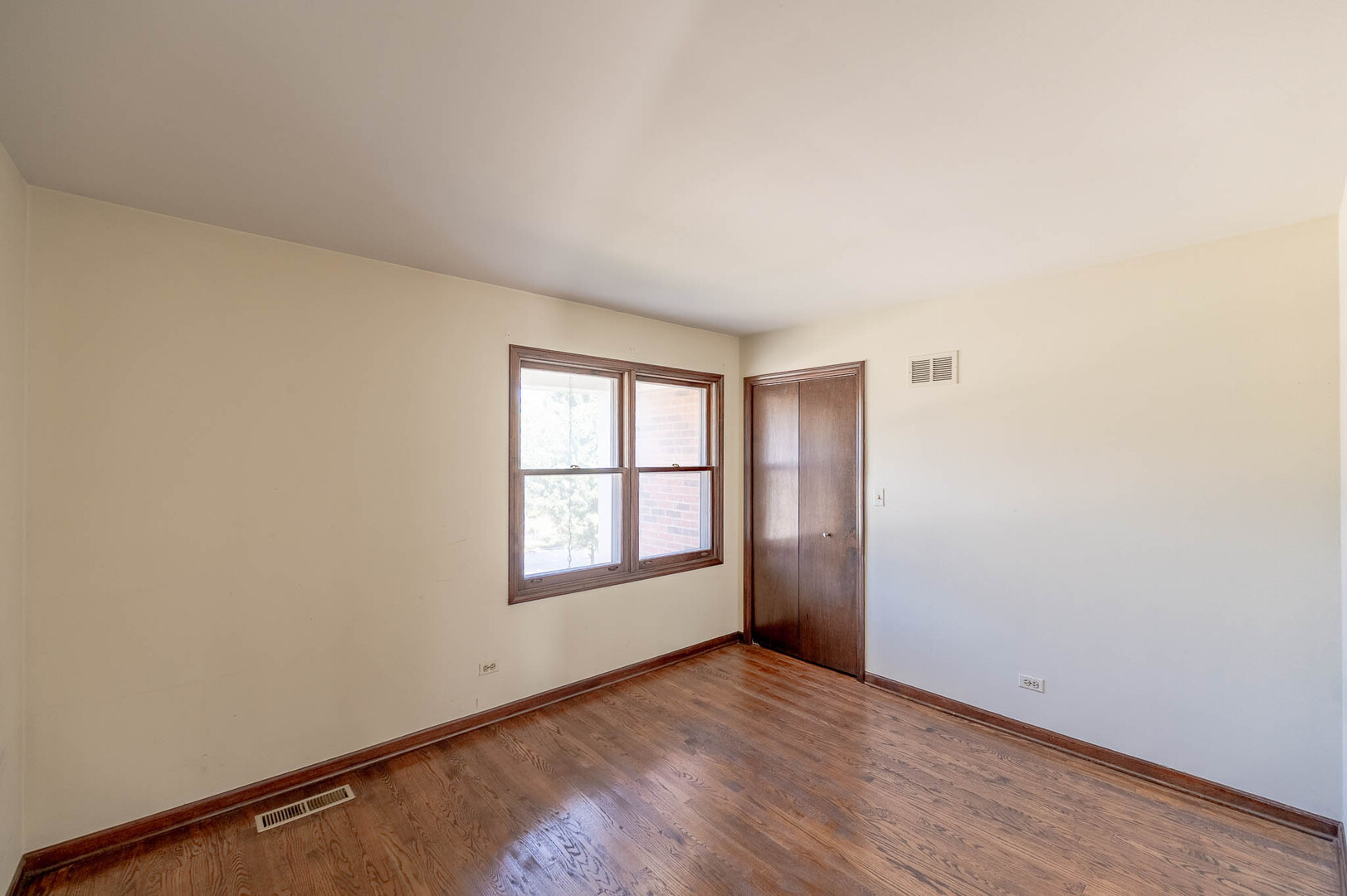 1609 Barry Lane - Thumbnail 10
