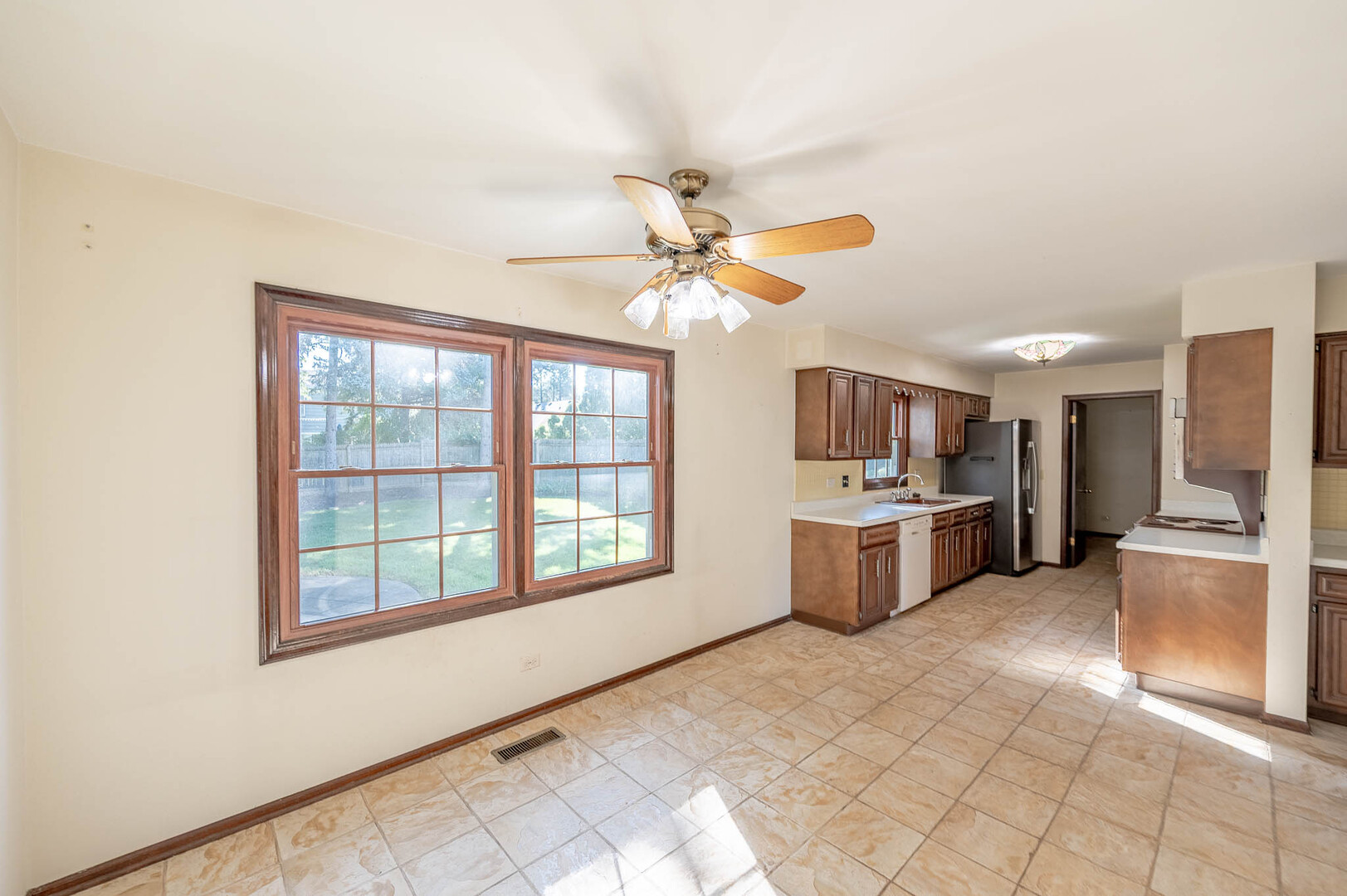1609 Barry Lane - Thumbnail 5
