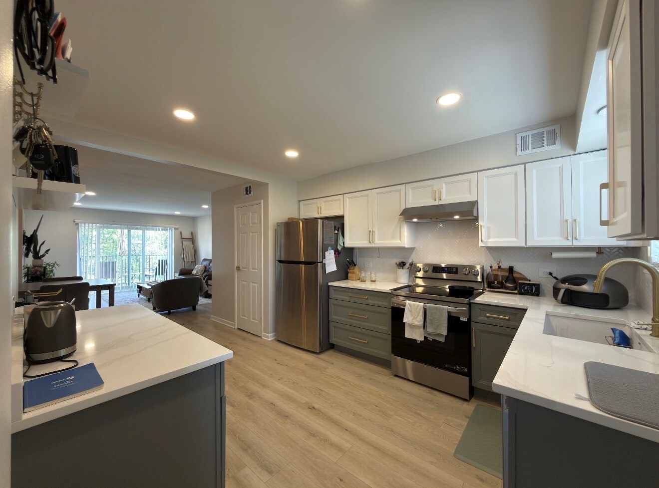 9416 Bay Colony Drive - Thumbnail 2