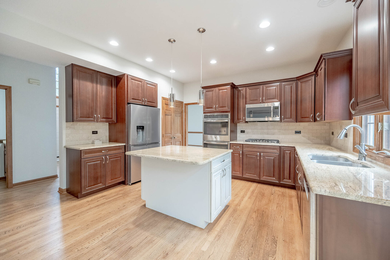 1304 Champagne Court - Thumbnail 8