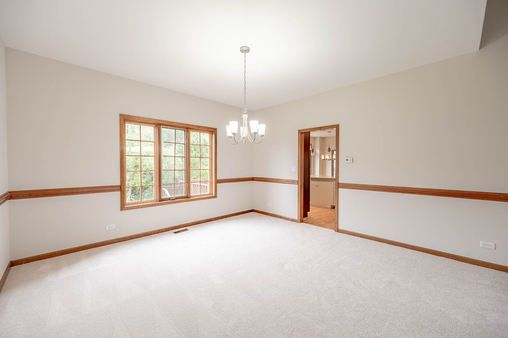 1304 Champagne Court - Thumbnail 5