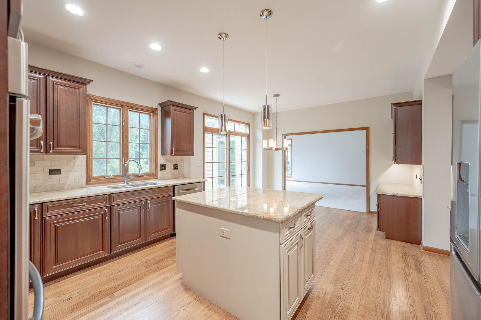 1304 Champagne Court - Thumbnail 6