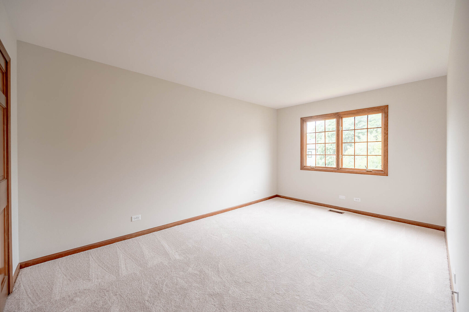 1304 Champagne Court - Thumbnail 12