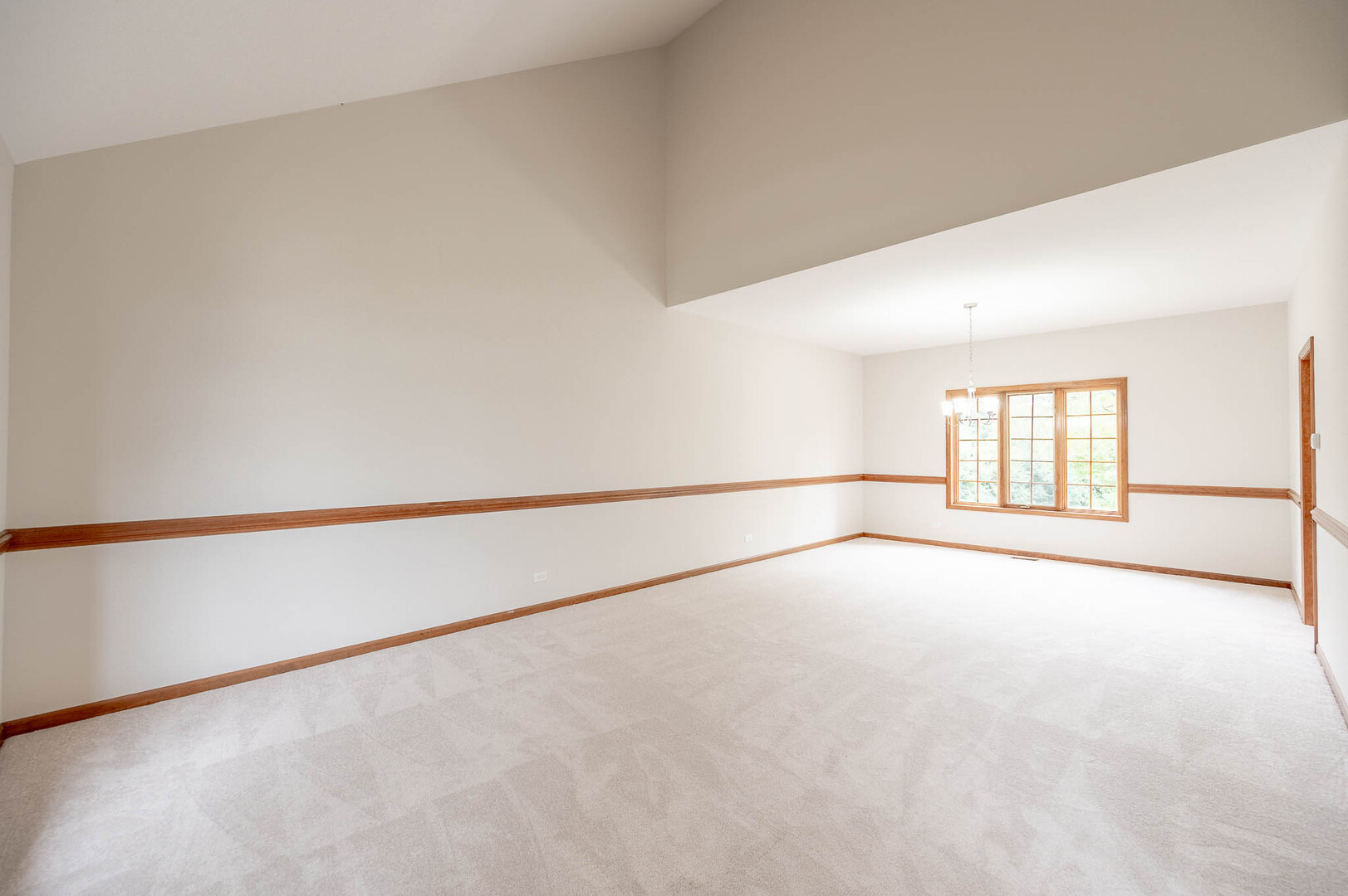 1304 Champagne Court - Thumbnail 3