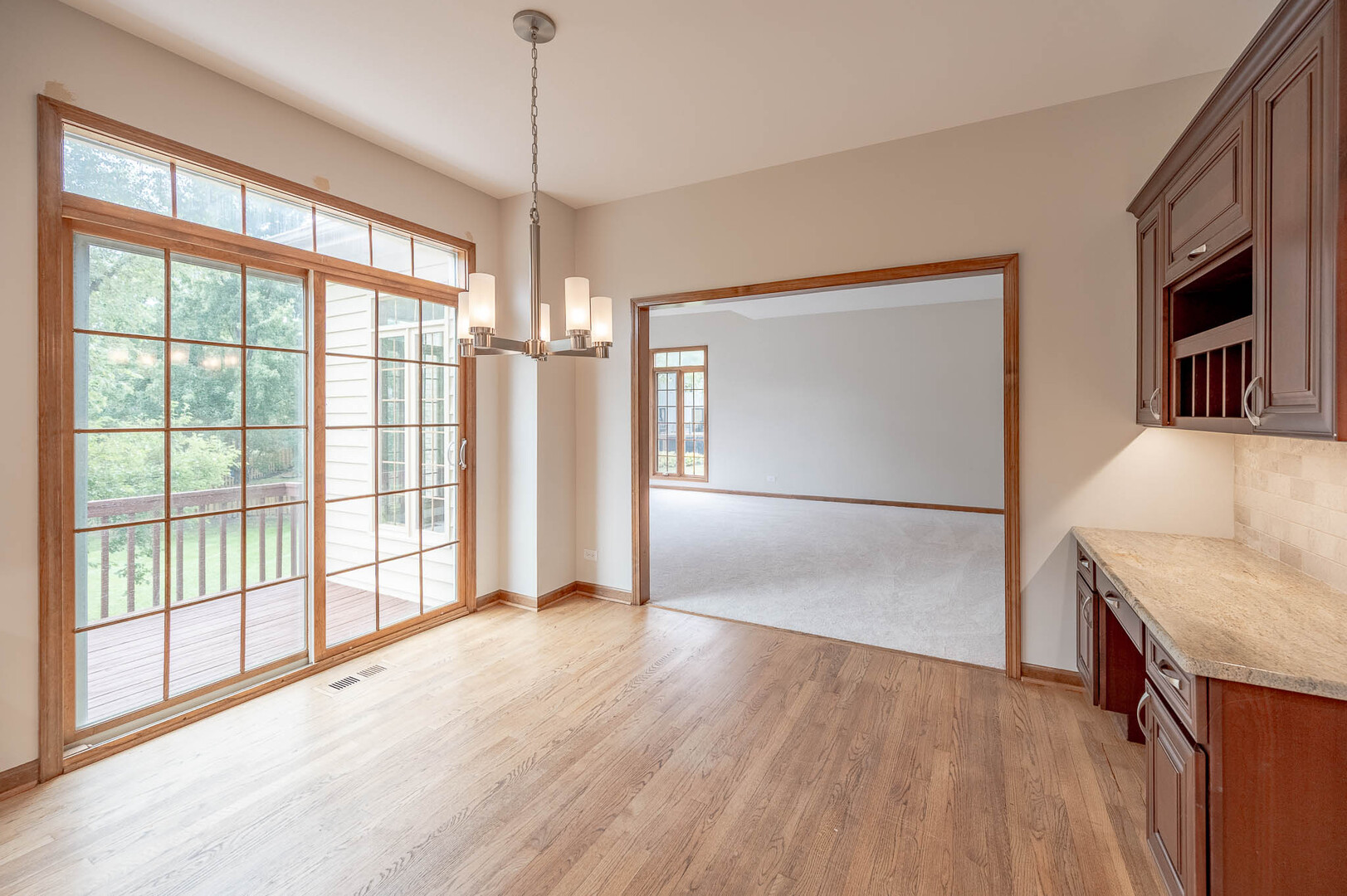 1304 Champagne Court - Thumbnail 9