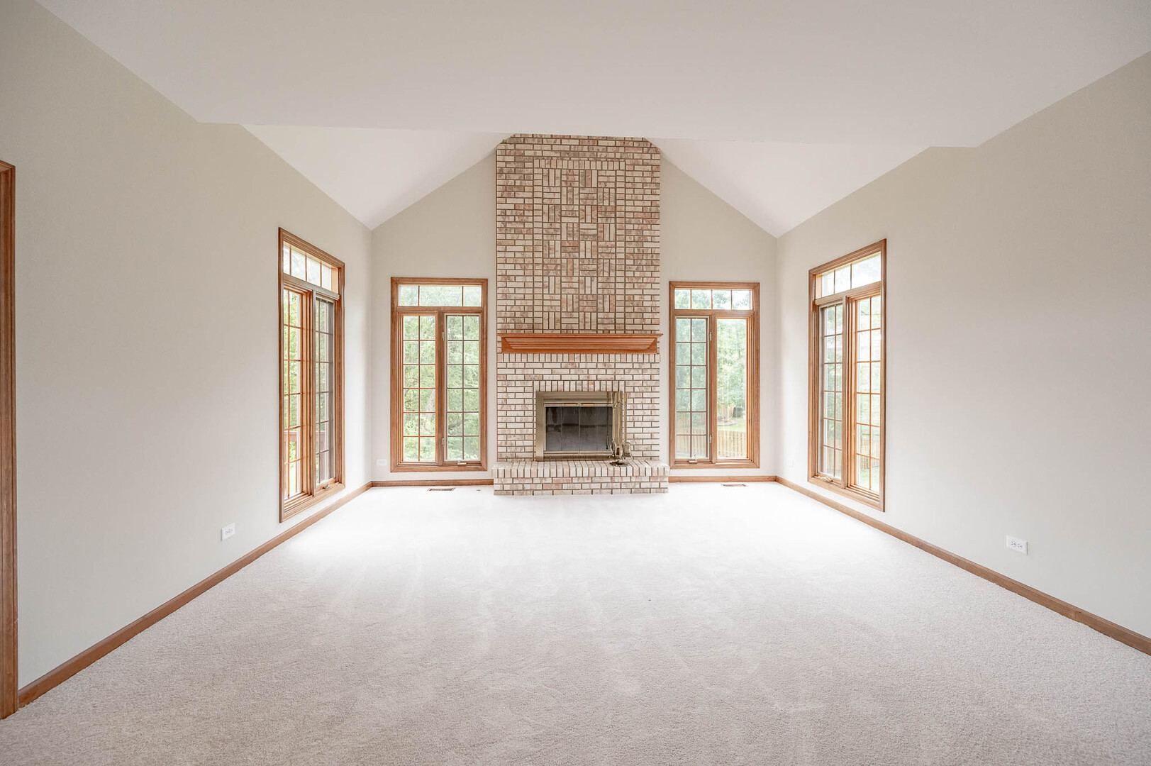 1304 Champagne Court - Thumbnail 10