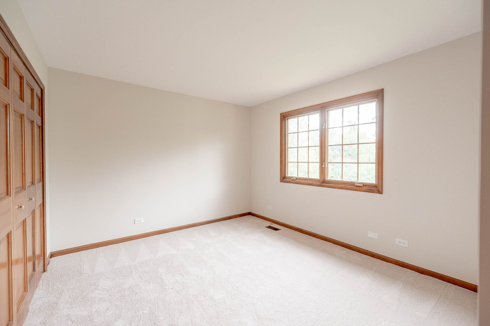 1304 Champagne Court - Thumbnail 15