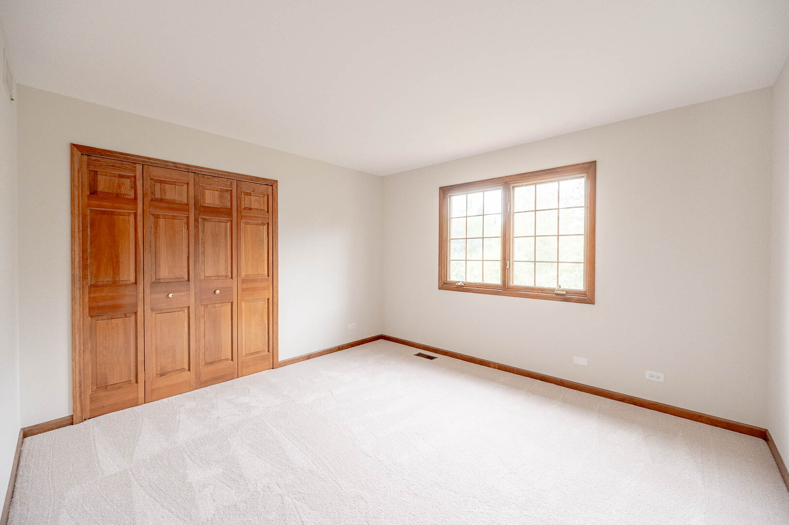 1304 Champagne Court - Thumbnail 14