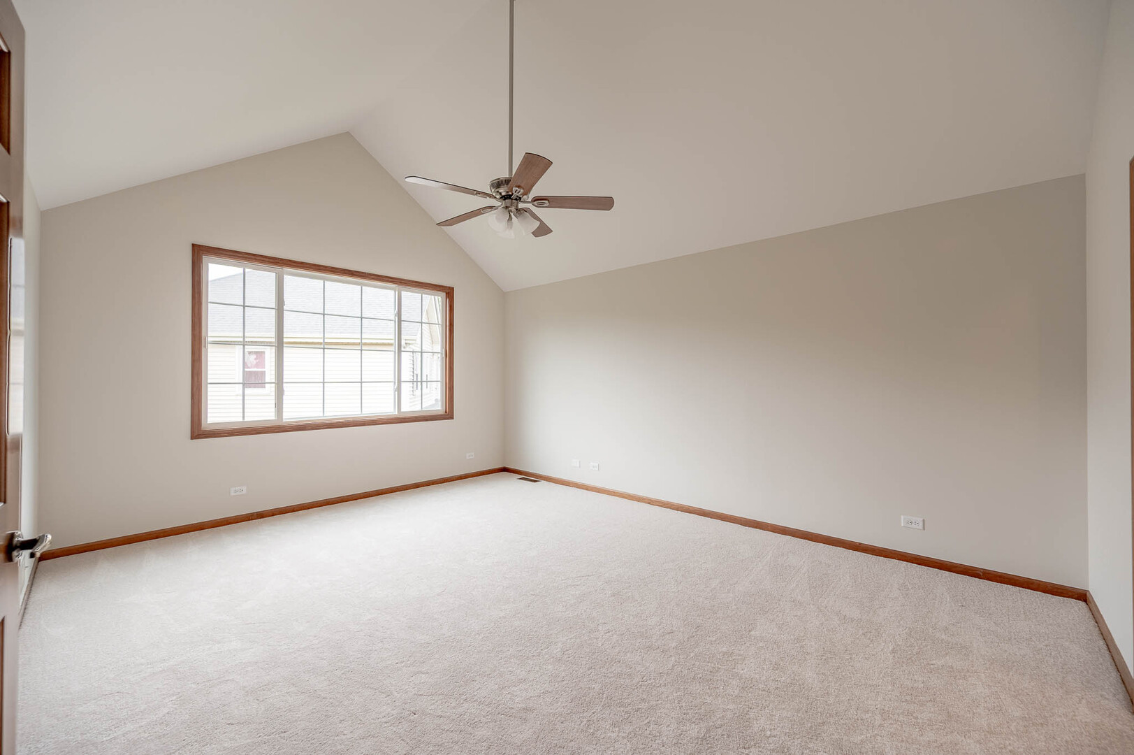 1304 Champagne Court - Thumbnail 13