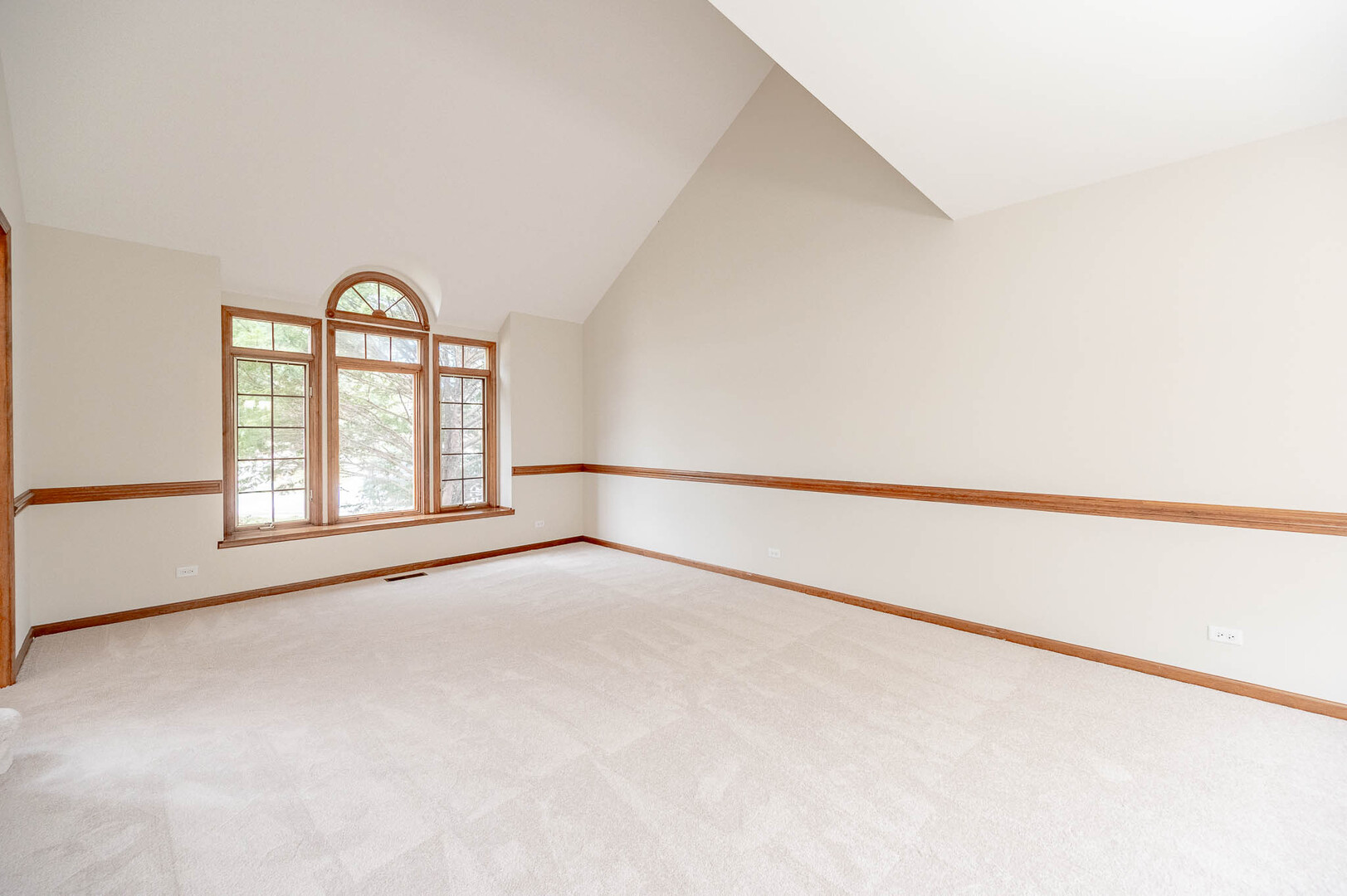 1304 Champagne Court - Thumbnail 4