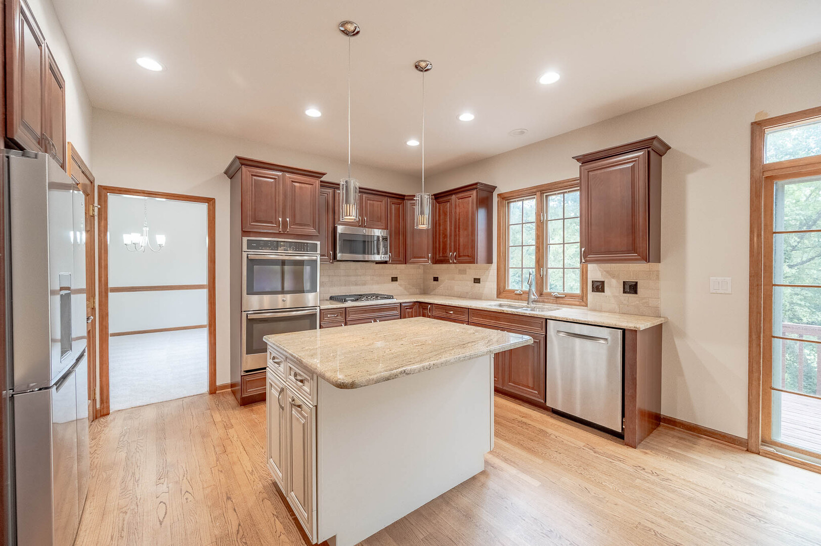 1304 Champagne Court - Thumbnail 7